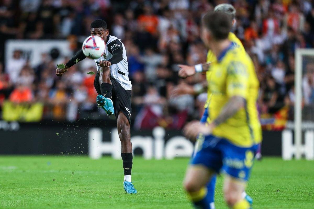 瓦伦西亚客场逆袭，战绩逐渐好转的简单介绍