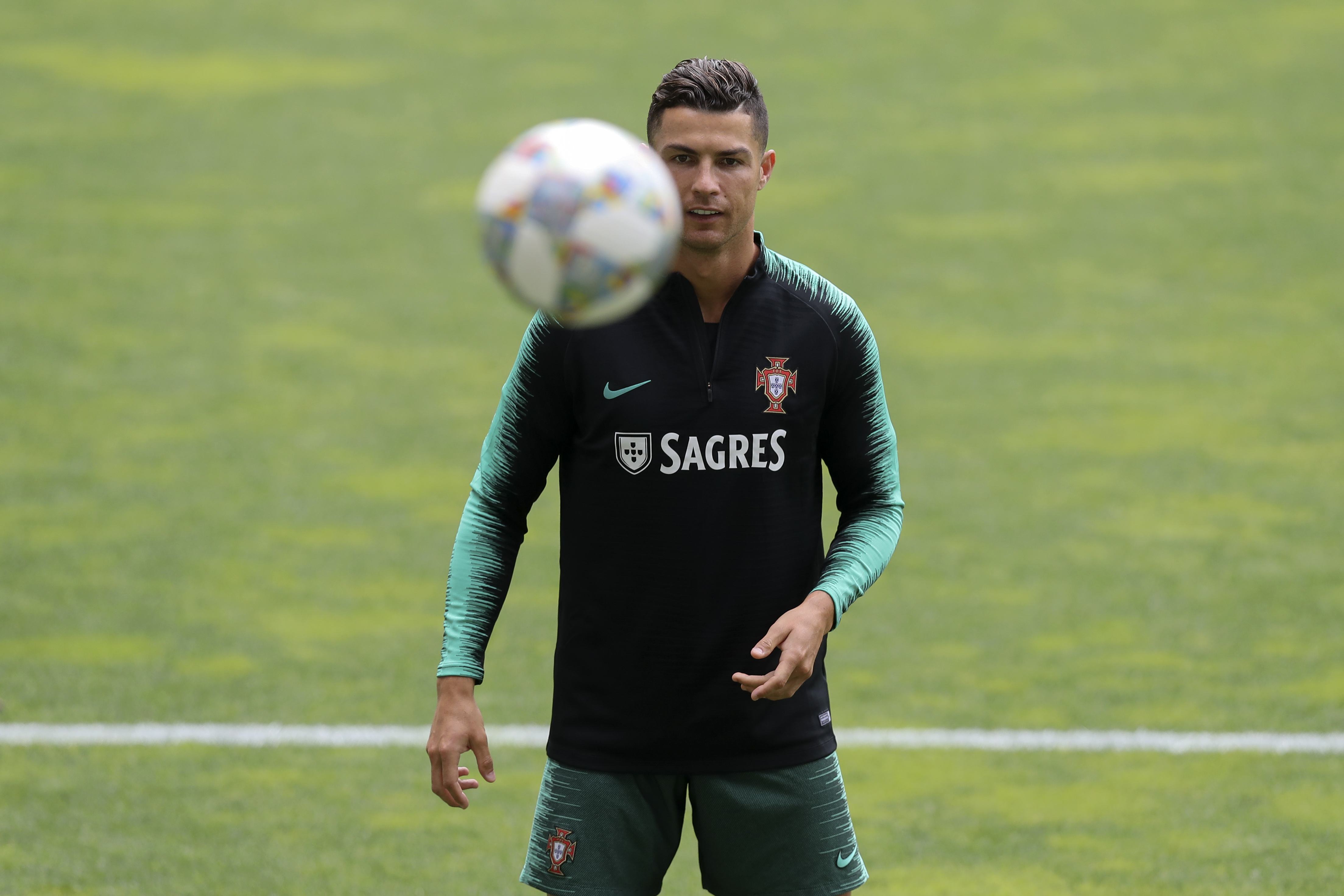 包含罗马主场战平切尔西取得欧国联资格决赛资格的词条