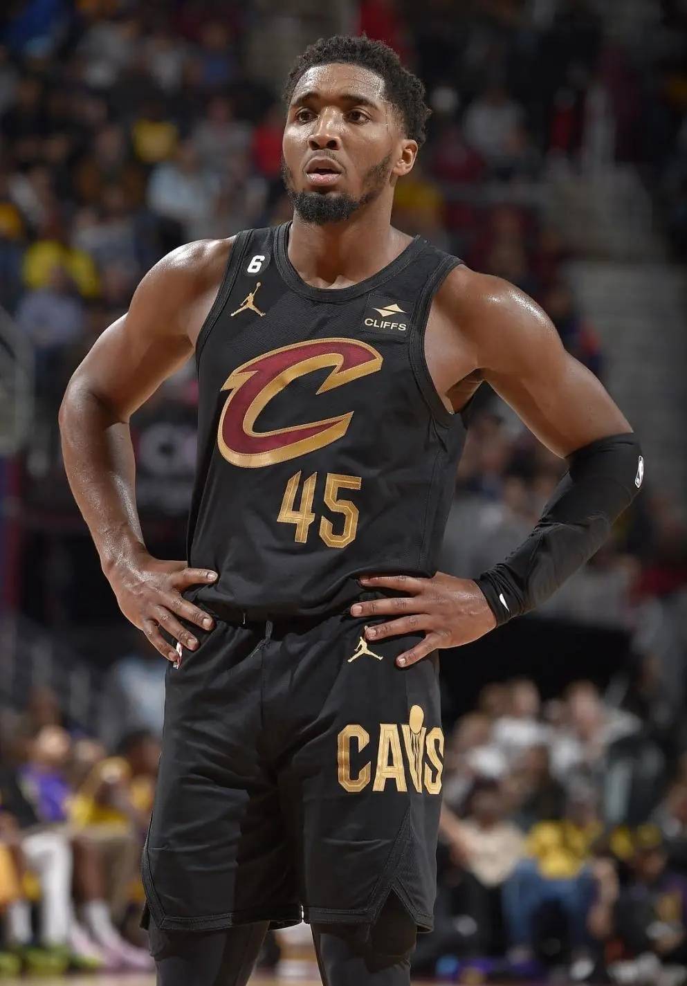 包含步行者队伤员增加，赛季前景蒙上阴影的词条