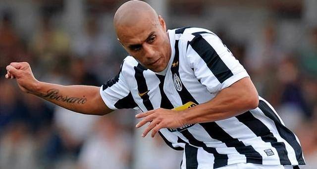 包含切尔西中场特维斯伤愈重返赛场的词条