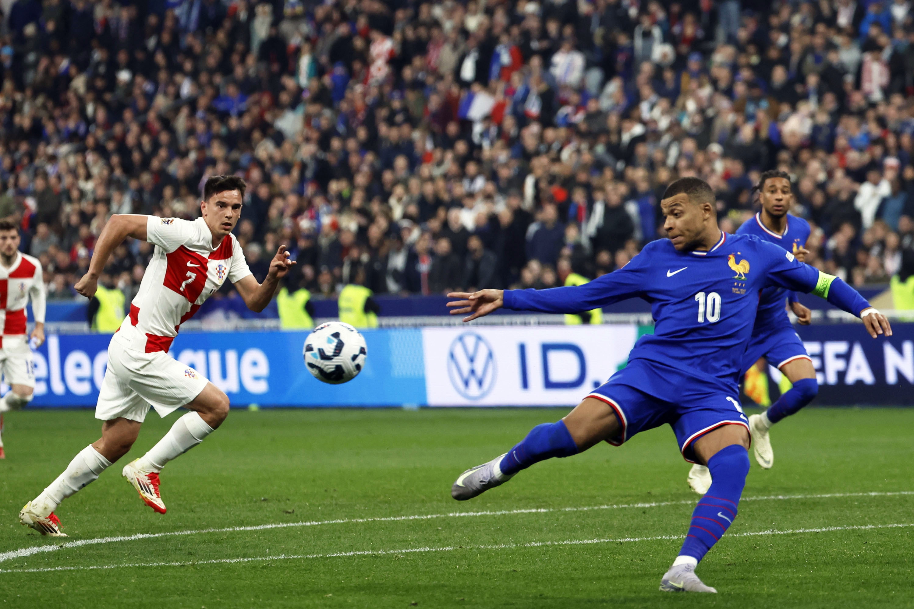 世俱杯决赛-奥地利队晋级欧洲国家联赛半决赛,表现强劲