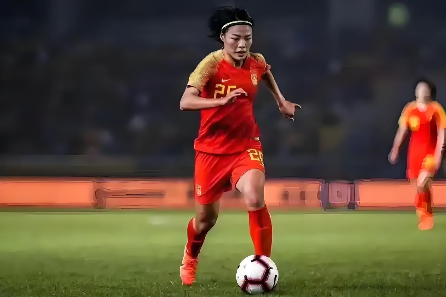 世俱杯冠军-中国女足备战国际邀请赛，球员状态神勇