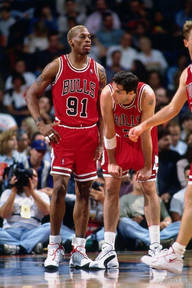 罗德曼领衔球队取得惊人胜利 罗德曼领衔球队取得惊人胜利