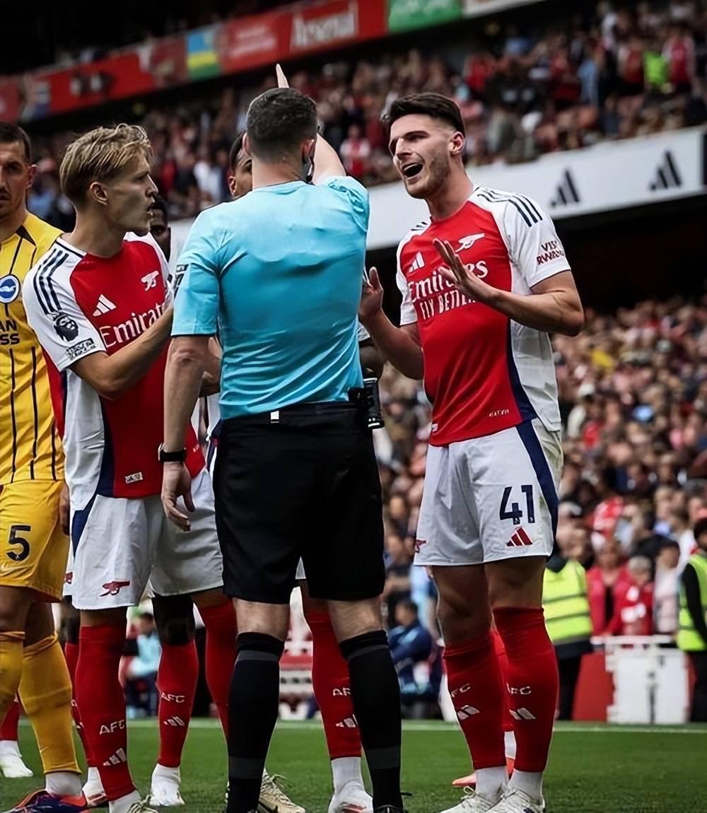 世俱杯参赛资格-阿森纳客场不敌曼联，遭遇连败