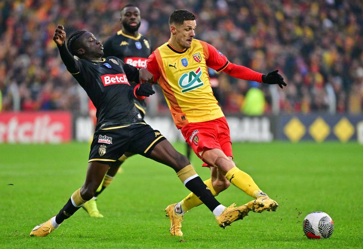 世俱杯改制-雷恩在客场战胜了蒙彼利埃,展现出强大实力