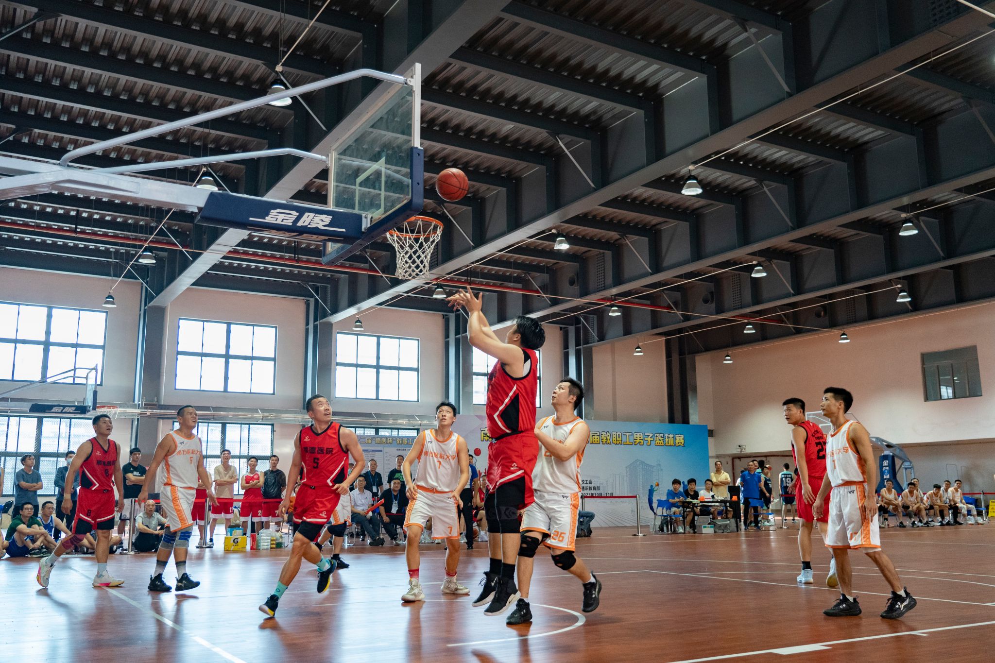 世俱杯决赛-南美洲杯篮球赛决赛高潮迭起