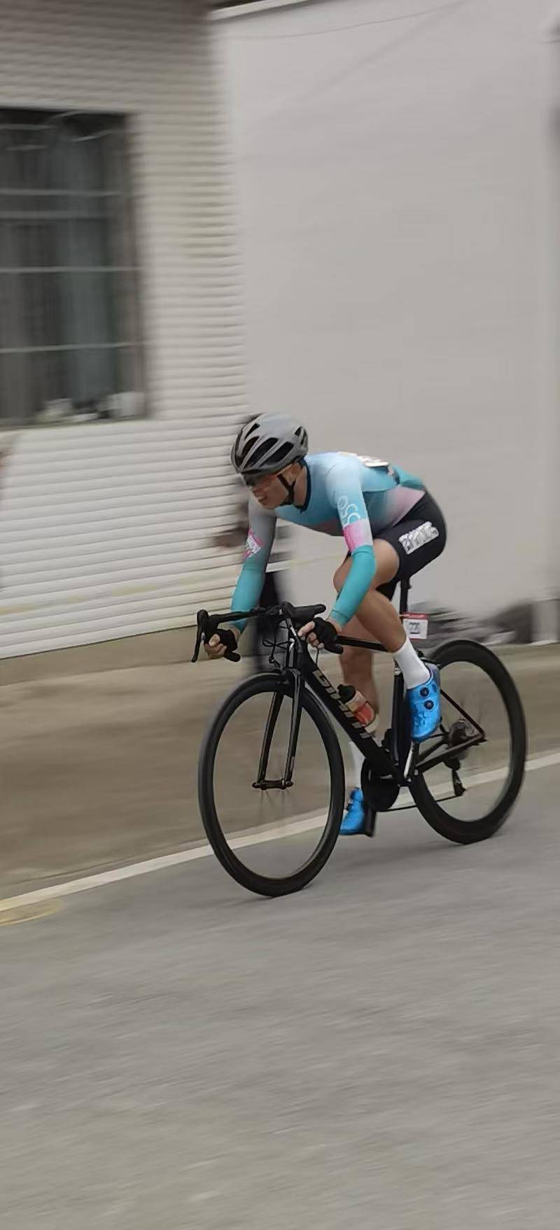 世俱杯赛程-自行车选手飒爆登上领奖台,成就斐然的简单介绍