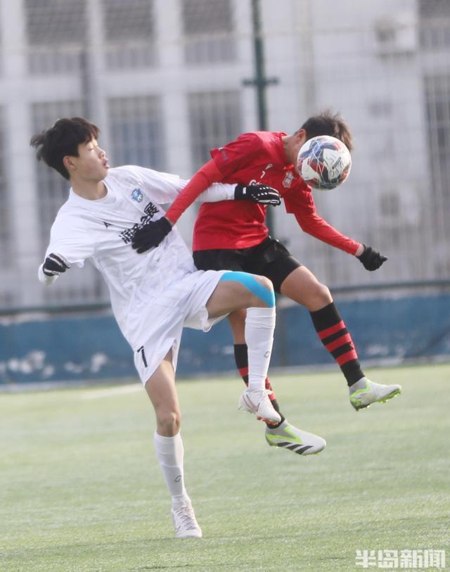 足球比赛场面令人惊艳，精彩绝伦