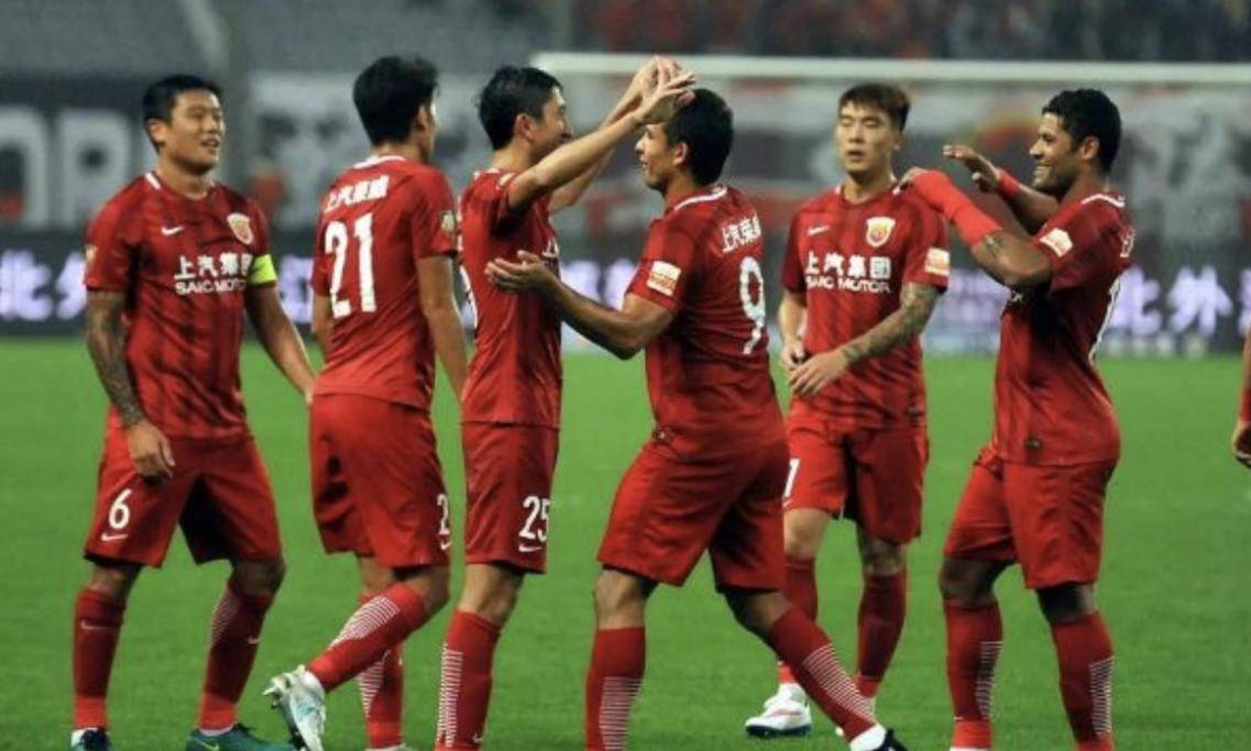 鲁能主场战平上港,争夺积分榜前三位置 鲁能主场战平上港,争夺积分榜前三位置