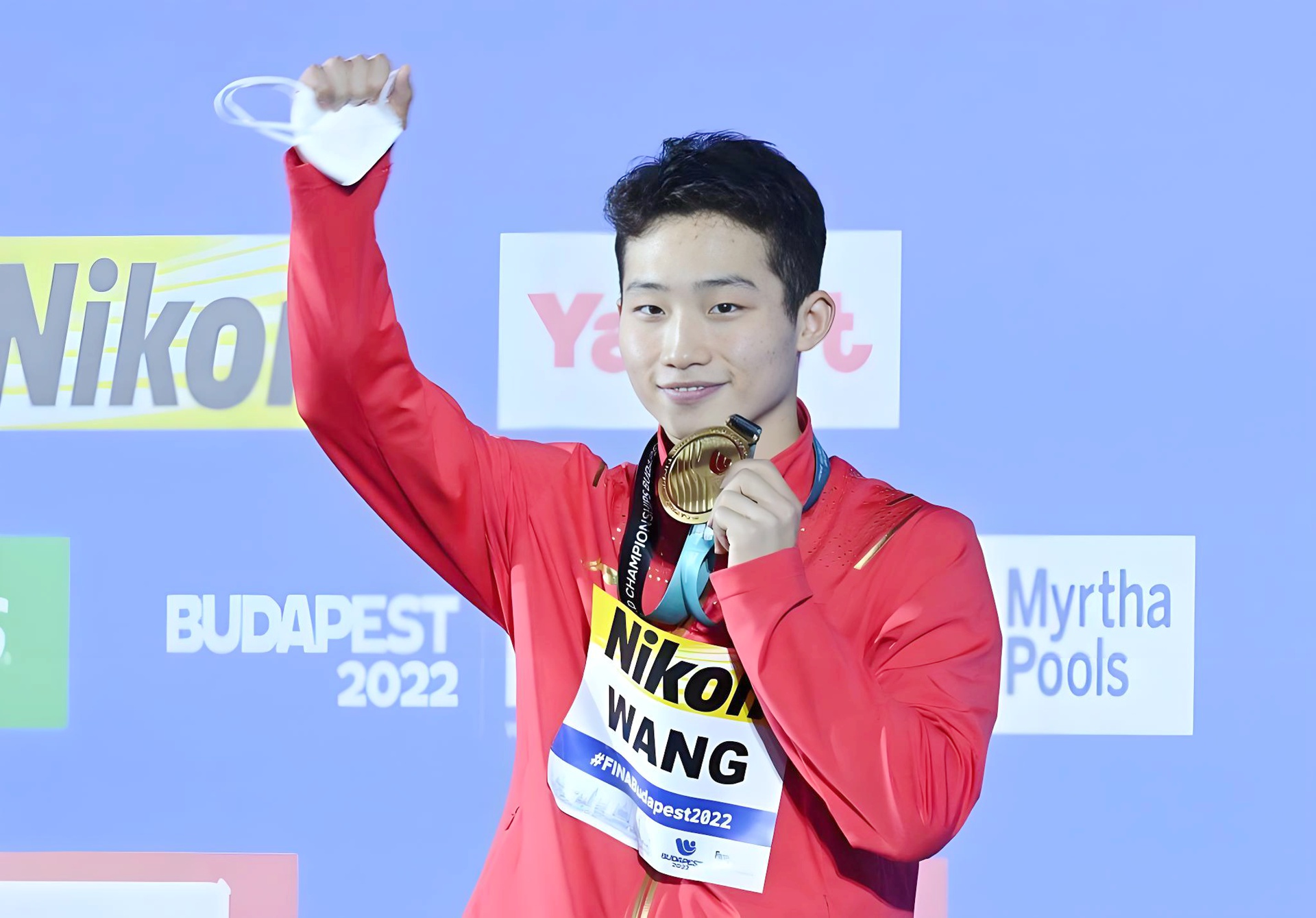 法国滑板选手勇夺冠军,技压群雄 法国滑板选手勇夺冠军,技压群雄