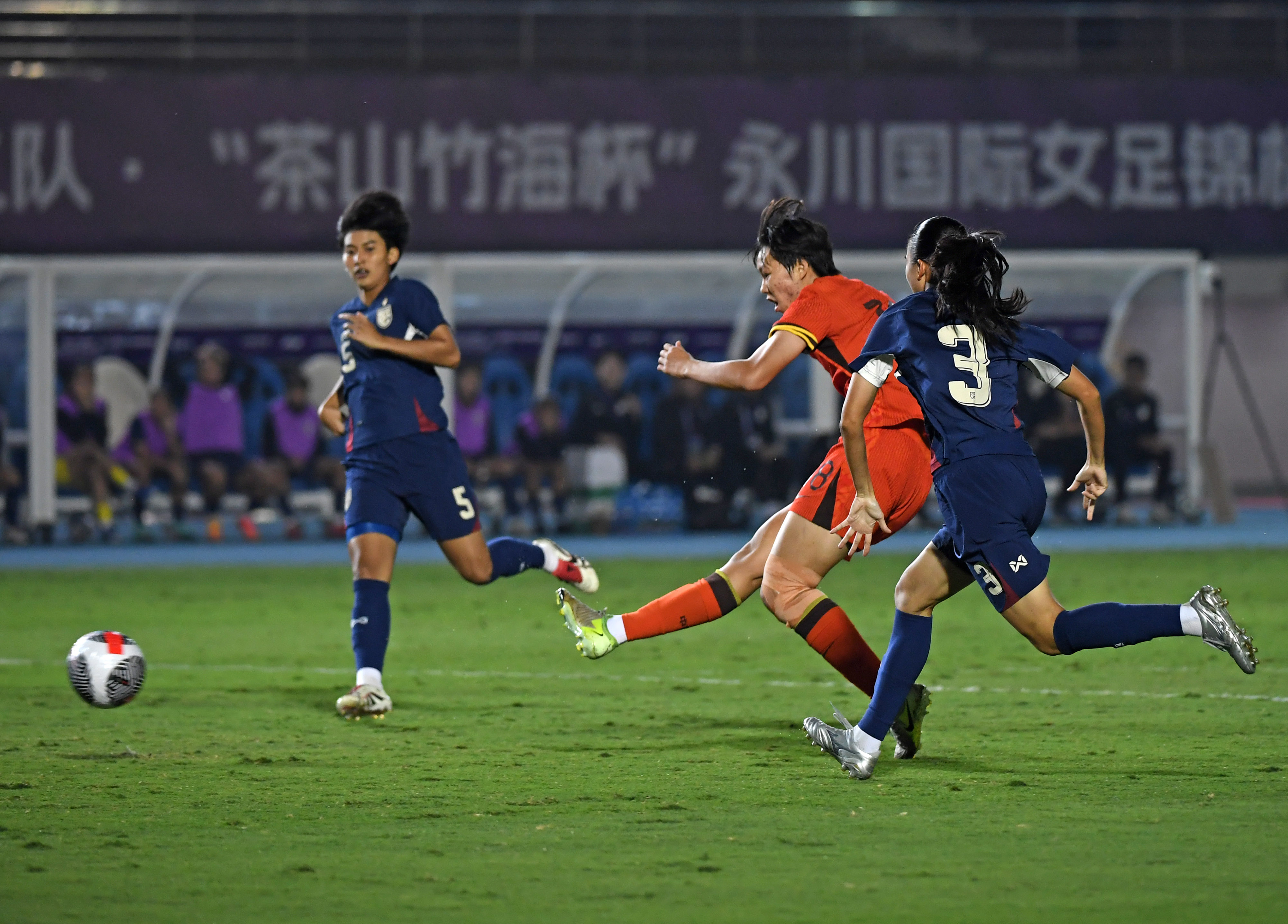 世俱杯直播-华南女子足球联赛拉开战幕,争夺激烈的简单介绍