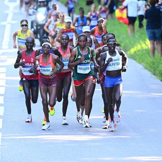 荷兰选手在自行车比赛中夺冠 荷兰选手在自行车比赛中夺冠