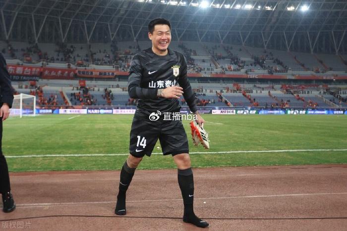 世俱杯奖金-建业门将王大雷连续表现出色,成为球队救火英雄