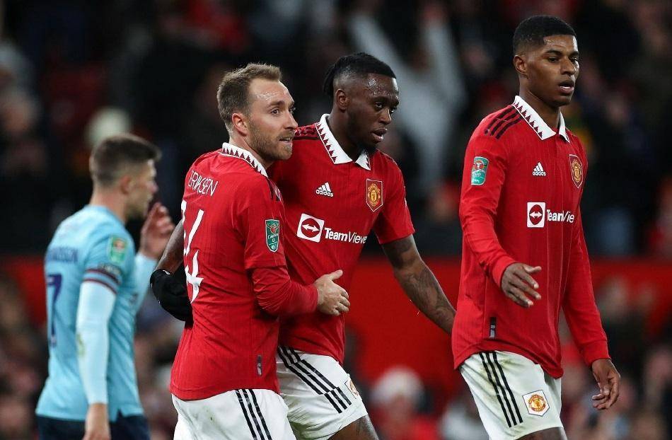 曼联遭遇意外败北,战绩下滑 曼联遭遇意外败北,战绩下滑