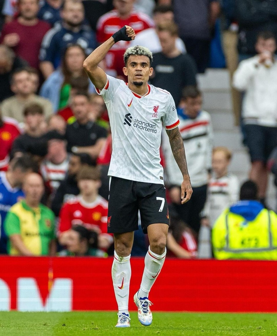 切尔西前锋梅开二度，助球队战胜对手