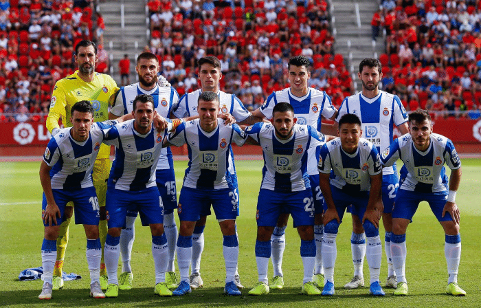 包含艾尔切客场战胜塞尔塔，保持稳定表现的词条