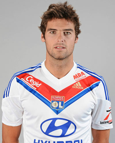 法国球星古尔库夫转投沙尔克，引发热议