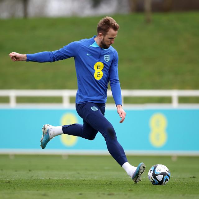 欧预赛决胜之战,关键时刻百般拼搏 欧预赛决胜之战,关键时刻百般拼搏