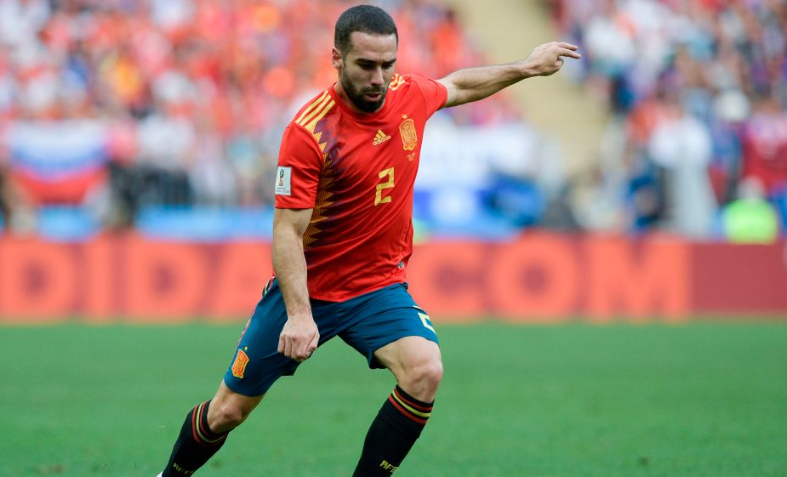 速度之争：西班牙和俄罗斯游泳选手争夺第一