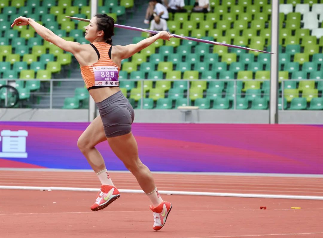 关于田径项目冠军诞生,银牌选手接受失败的信息 关于田径项目冠军诞生,银牌选手接受失败的信息