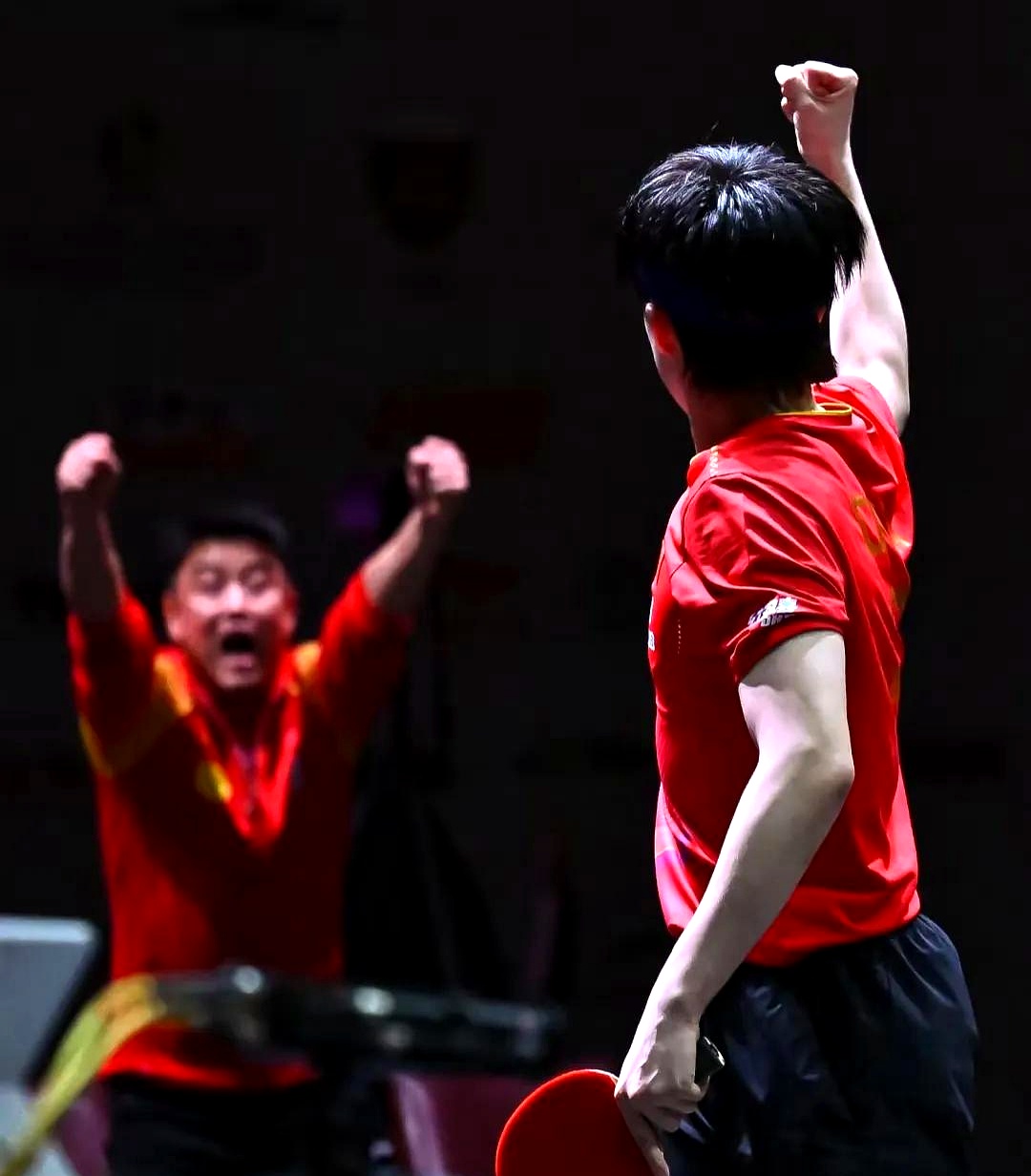 经典比赛再现：球员们诠释拼搏精神令人感动