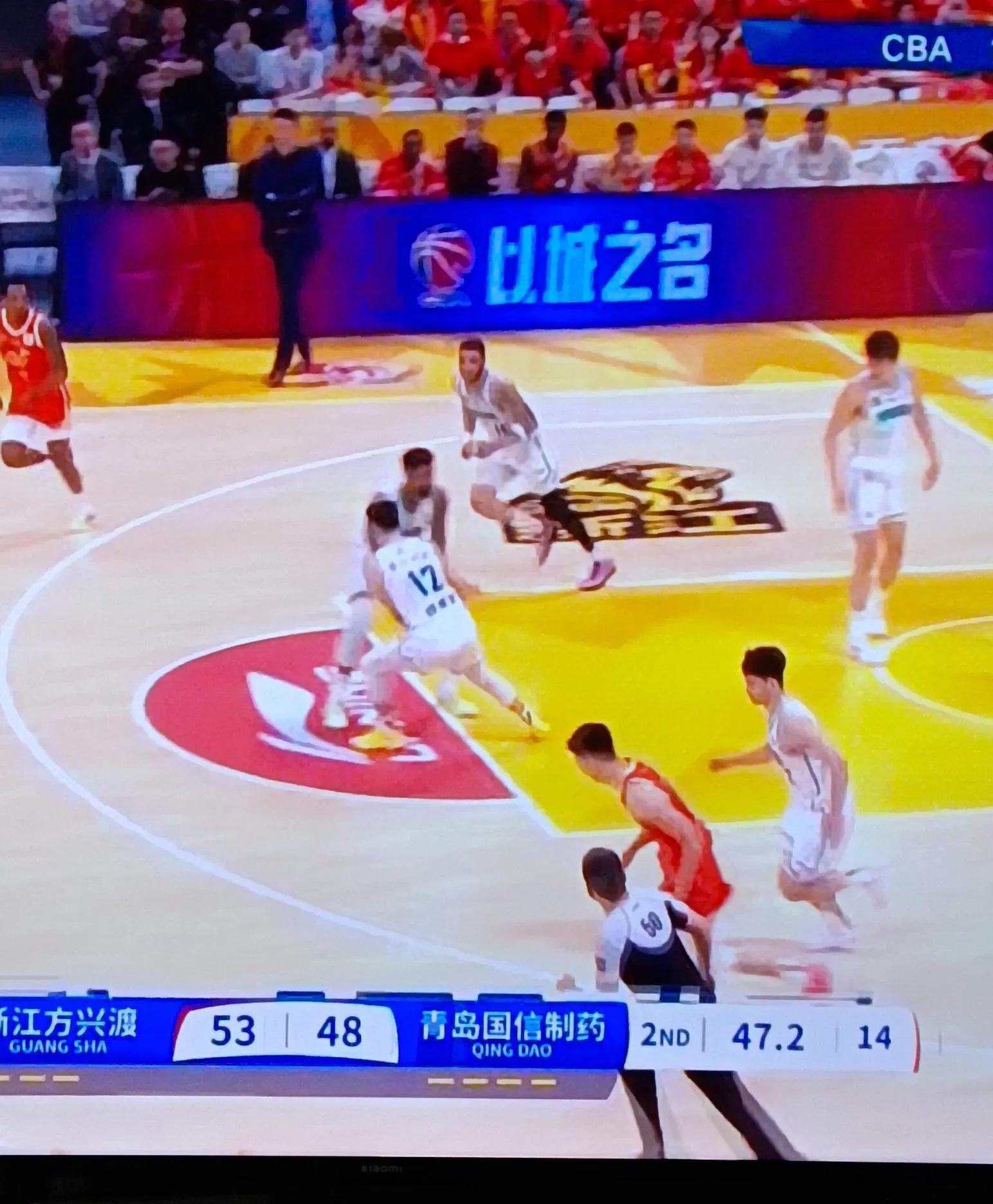 绝地反击惊艳球迷!比赛场面跌宕起伏波澜壮阔 绝地反击惊艳球迷!比赛场面跌宕起伏波澜壮阔