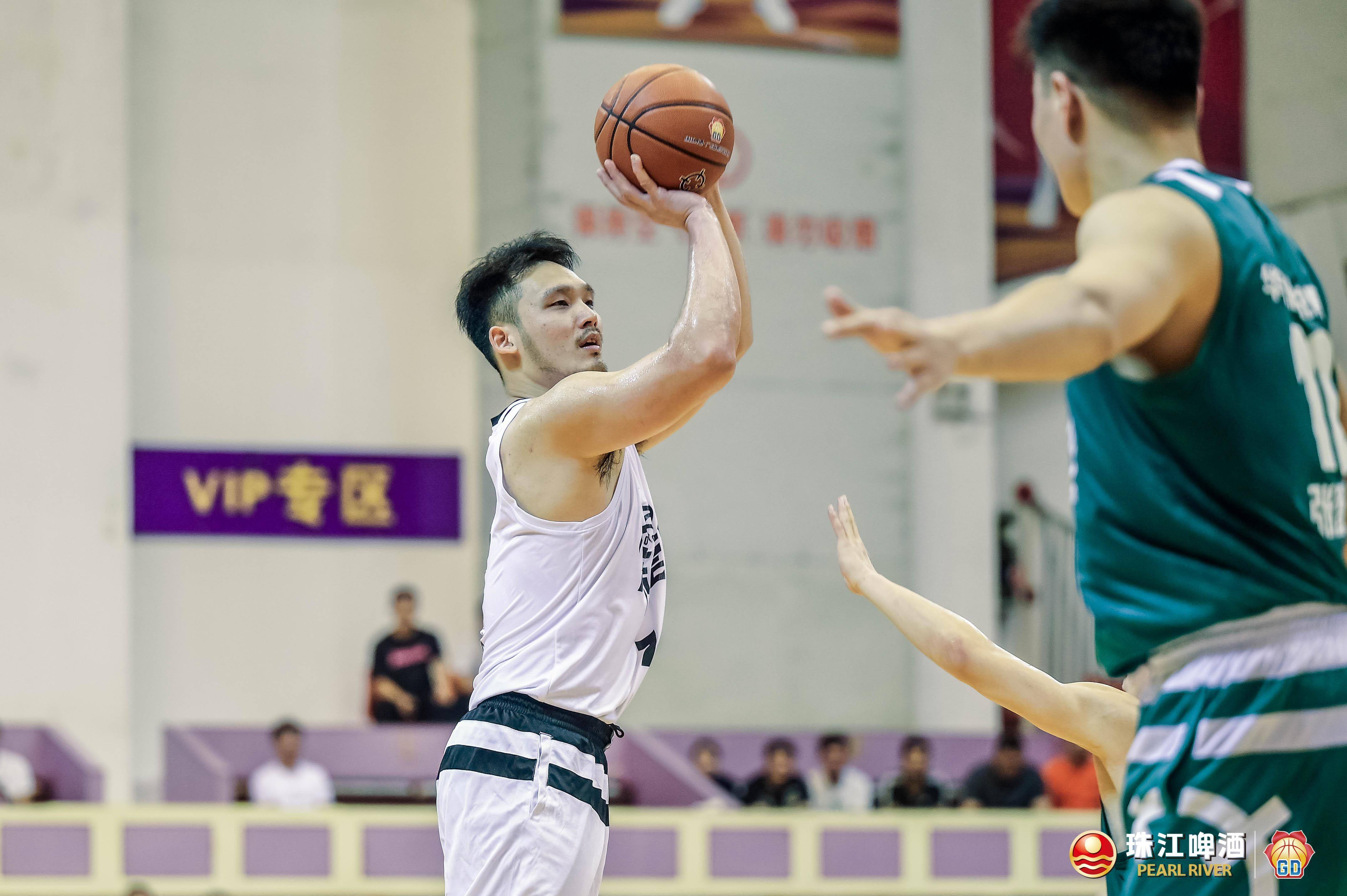 甘冈主场击败对手,士气高昂 甘冈主场击败对手,士气高昂