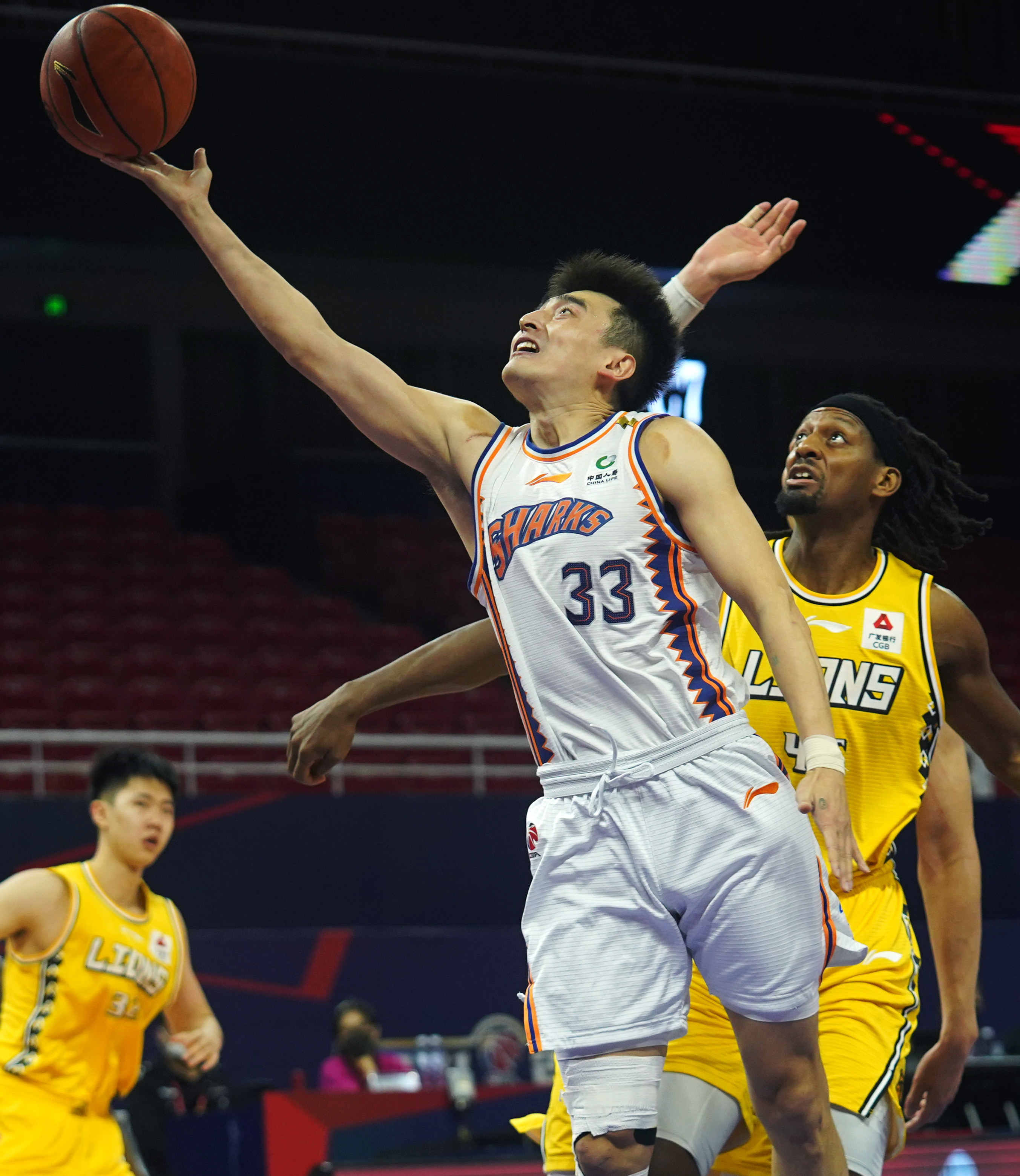 世俱杯2025-篮球联赛季后赛精彩连连，观众目不暇接