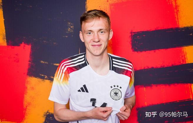 瑞士球员在霍芬海姆踢球,表现出色引瞩目的简单介绍 瑞士球员在霍芬海姆踢球,表现出色引瞩目的简单介绍