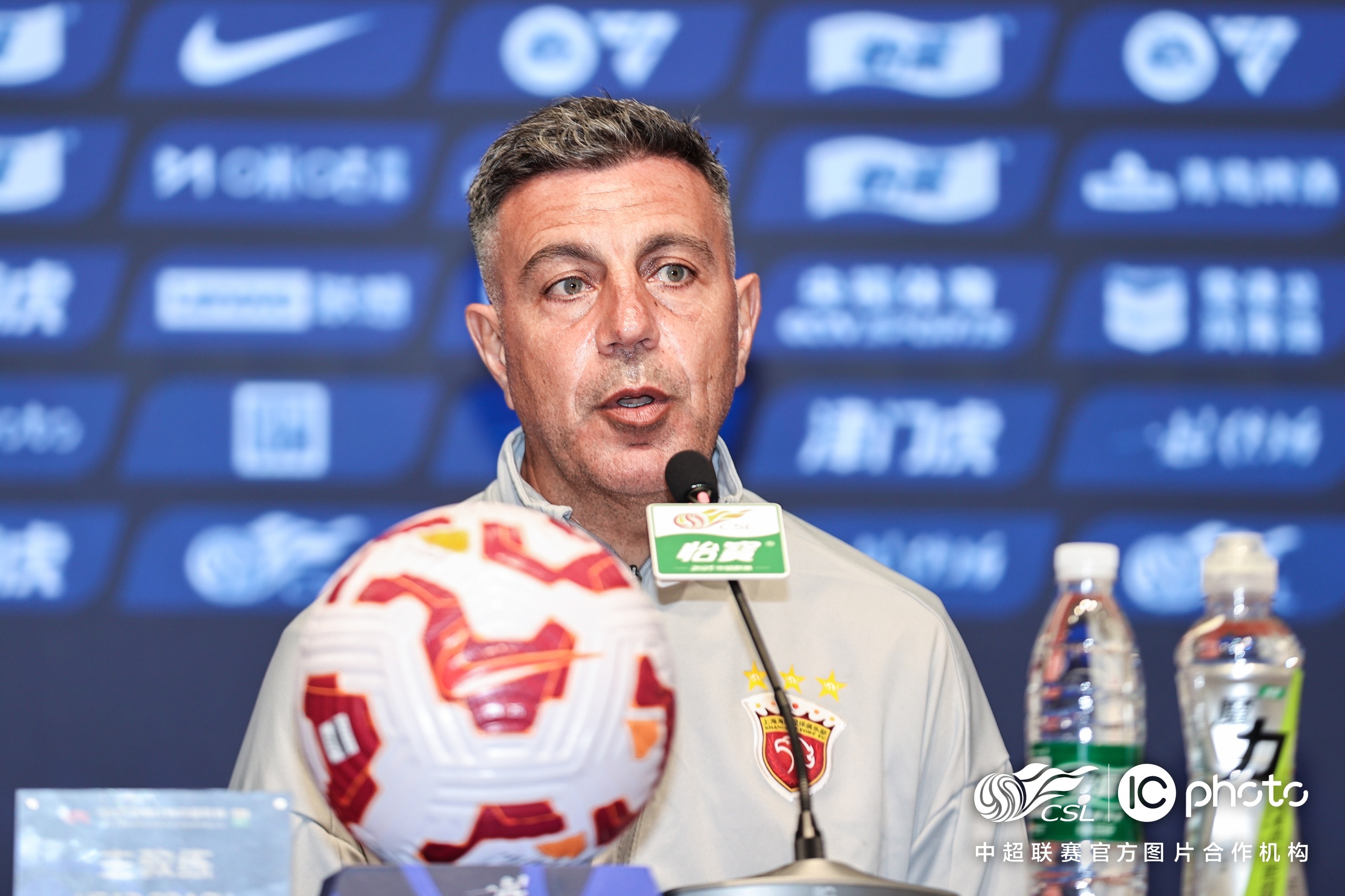 塞维利亚风头正劲，球员备战下一轮比赛