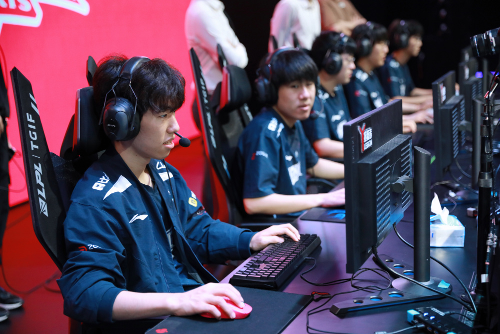 世俱杯奖金-TL碾压C9，Scout开启传奇时刻鏖战多局成都决赛之夜，让粉丝疯狂欢呼