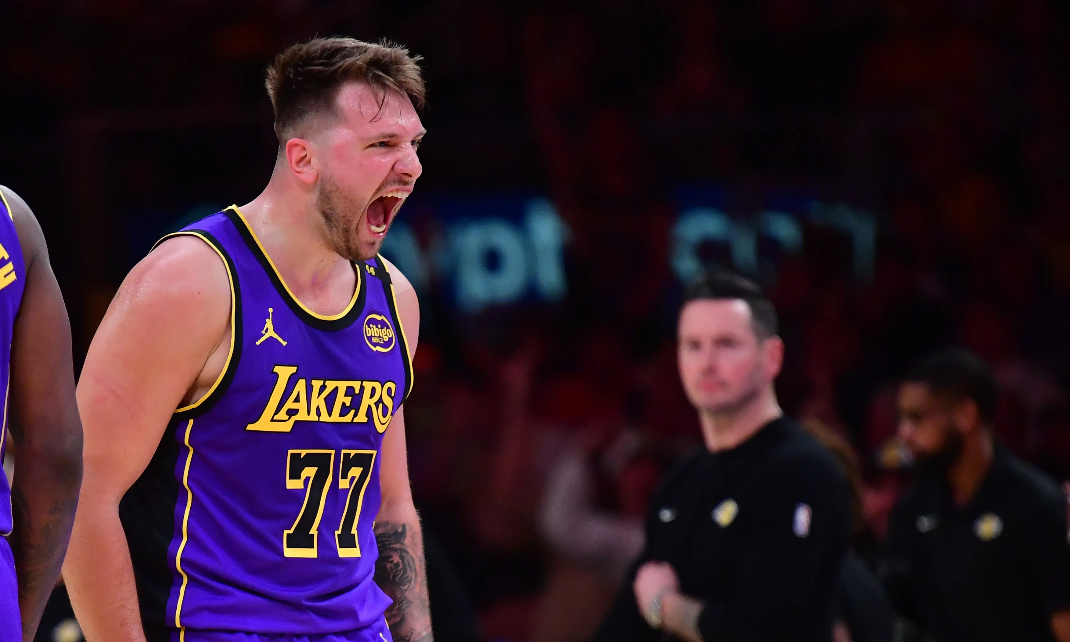 世俱杯冠军-独行侠队逆转公牛队,取得比赛胜利