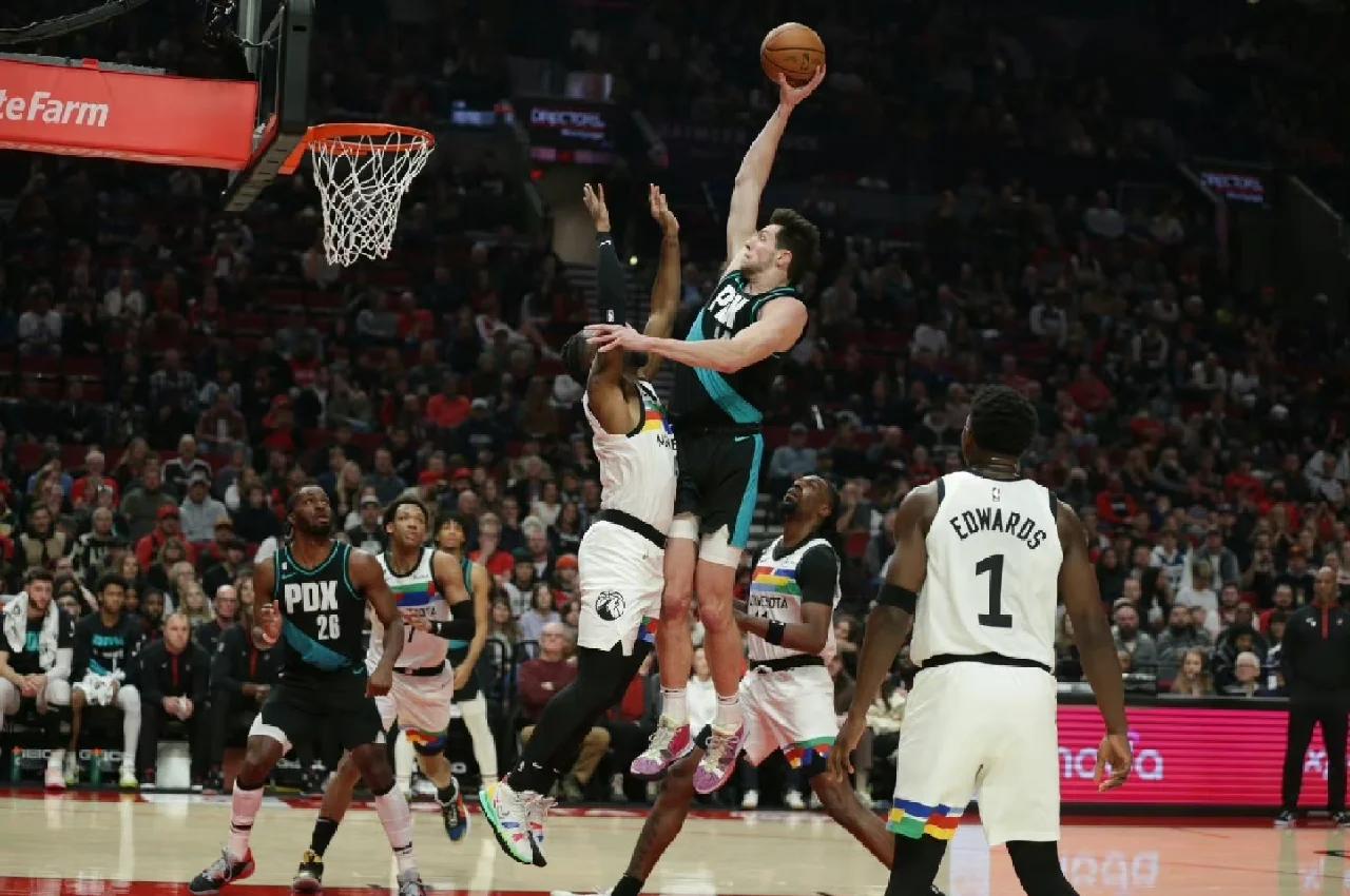 世俱杯冠军-开拓者横扫马刺,利拉德36+11完美发挥