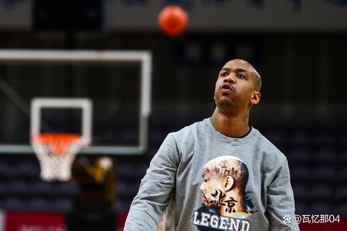 世俱杯2025-爵士队新赛季目标进季后赛，米切尔再度领军