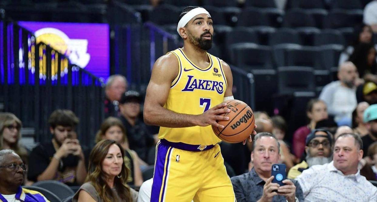 湖人全明星前锋浓眉状态回升,球队迎来走势好转 湖人全明星前锋浓眉状态回升,球队迎来走势好转