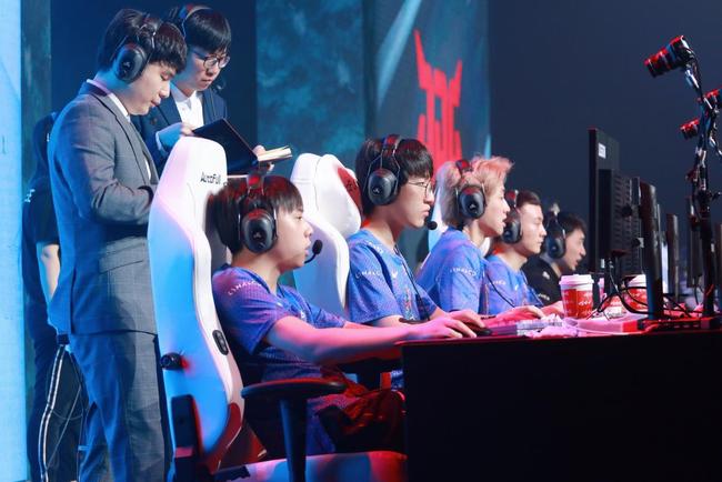 精彩对决惊险上演,精彩看点不容错过 精彩对决惊险上演,精彩看点不容错过