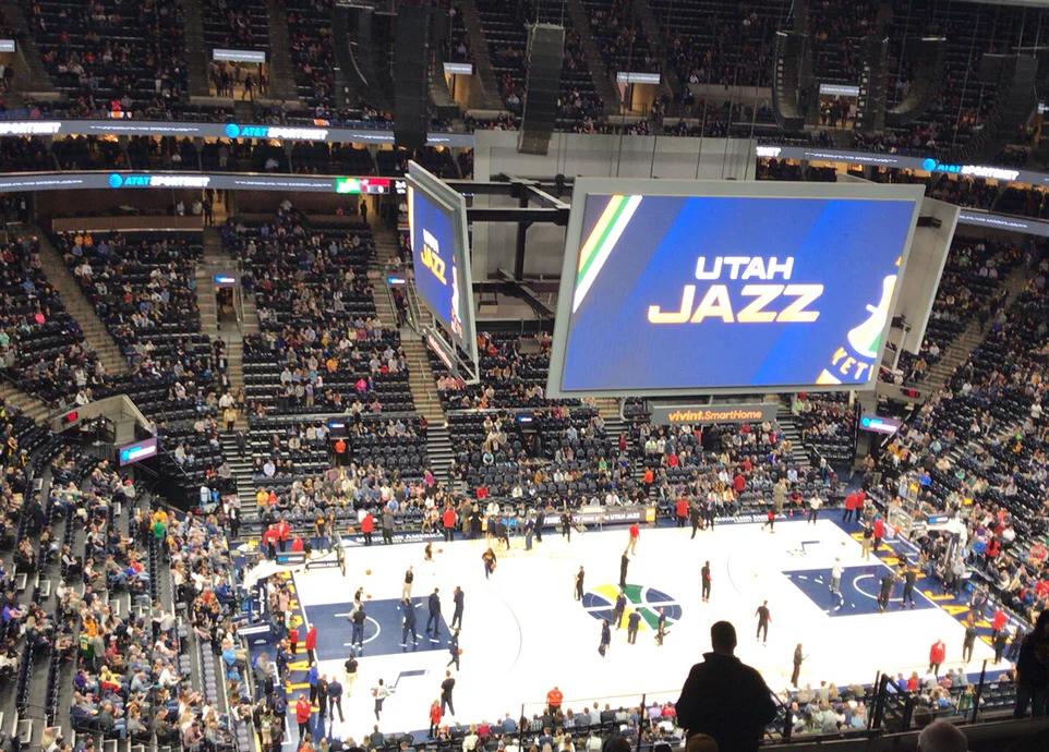 世俱杯分组-球迷福利!湖人大胜掘金,现场热血沸腾