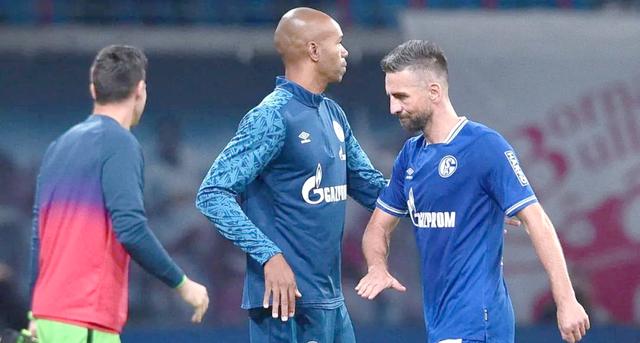 沙尔克04主帅下课,球队面临重组 沙尔克04主帅下课,球队面临重组