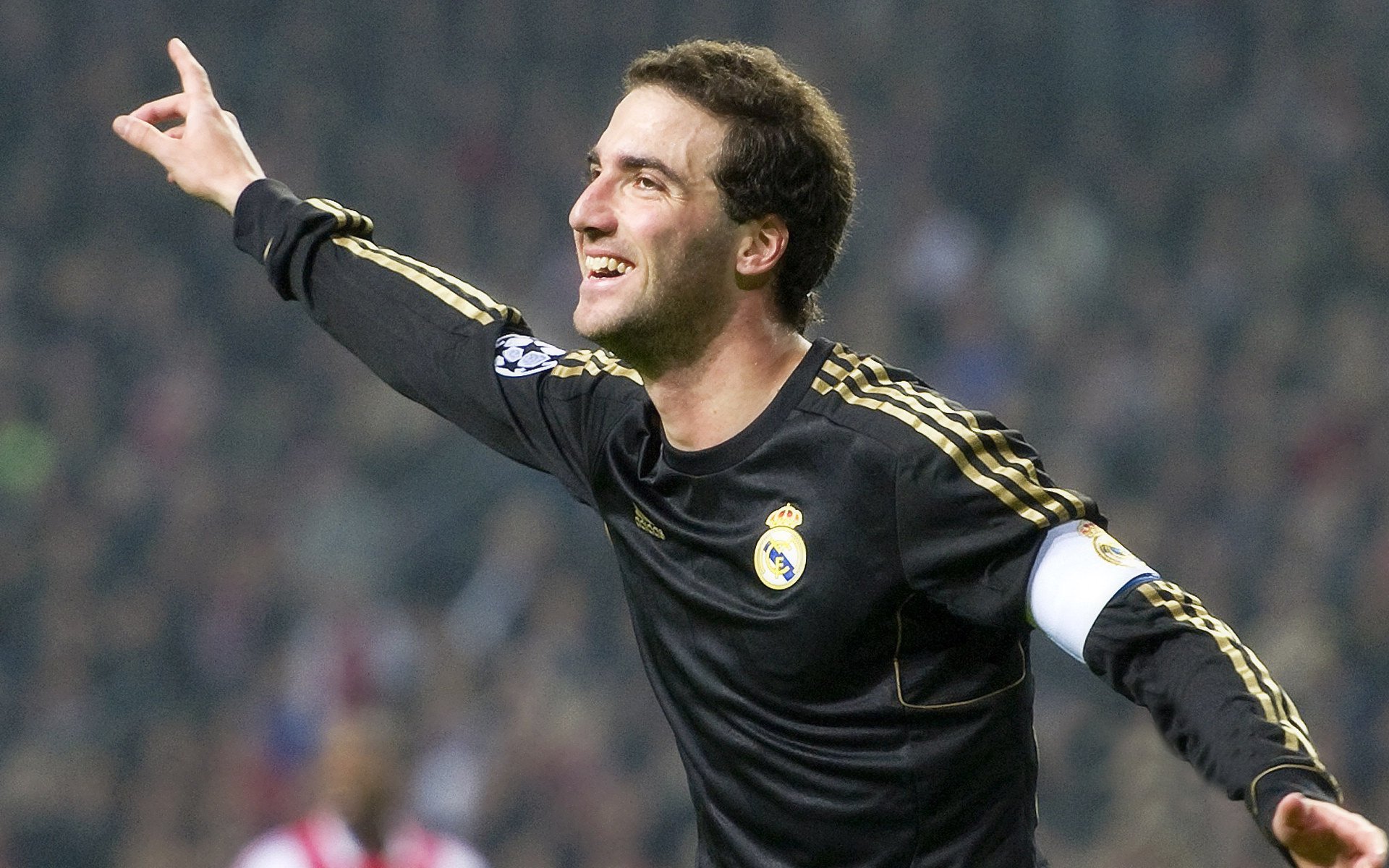 世俱杯-绿茵场上的文明对话，萨拉赫的爆发，如何让罗马节奏雷鬼了牙买加防线