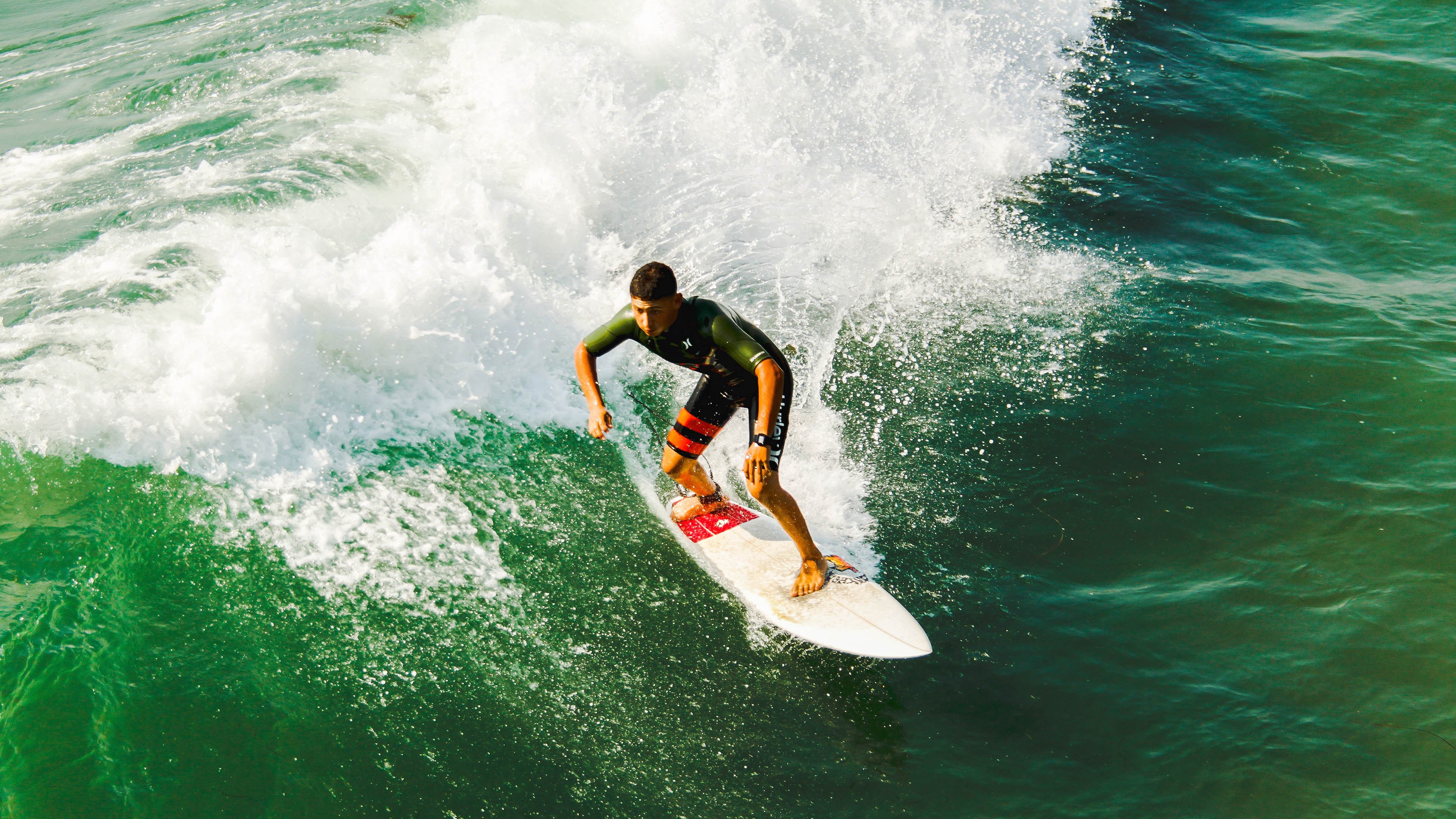 当字母哥按下加速键，深吉之战与一座城市的篮球心跳