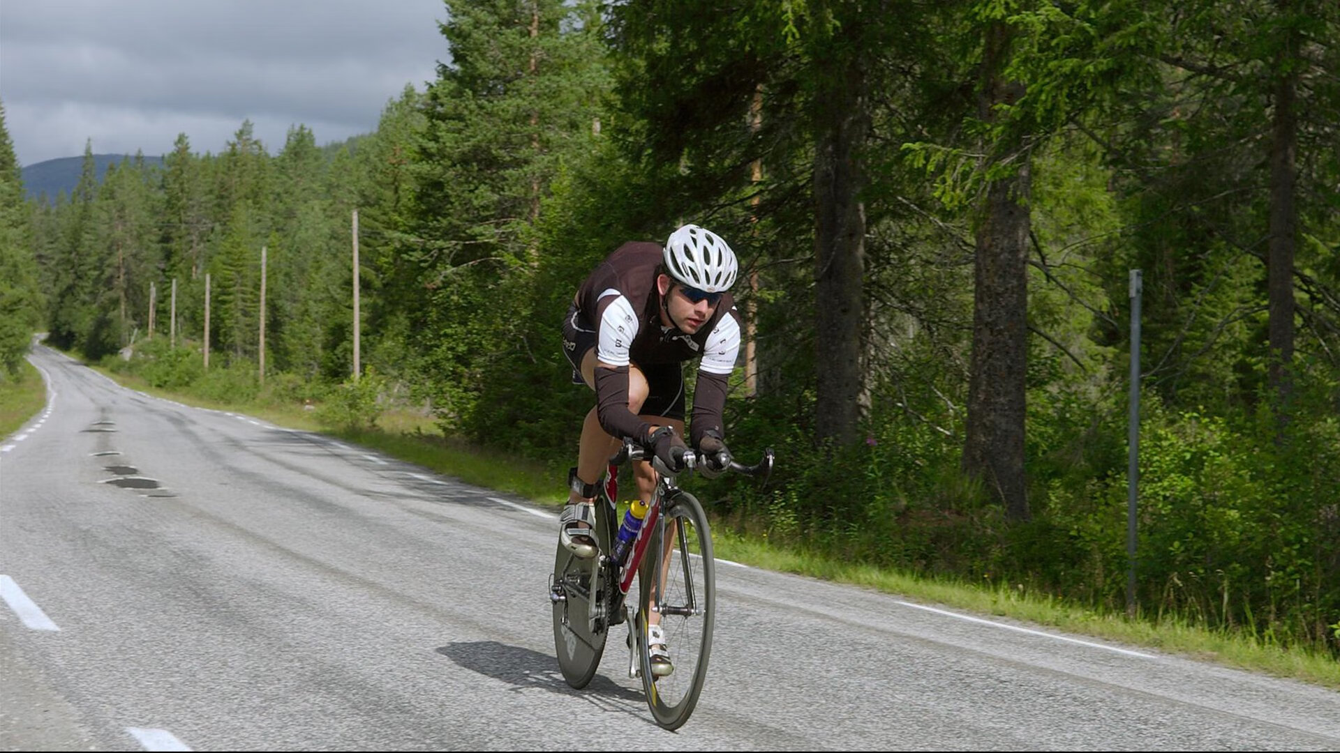 世俱杯参赛资格-今夜，他定义比赛，奥利维耶在F1揭幕战中的绝对统治力