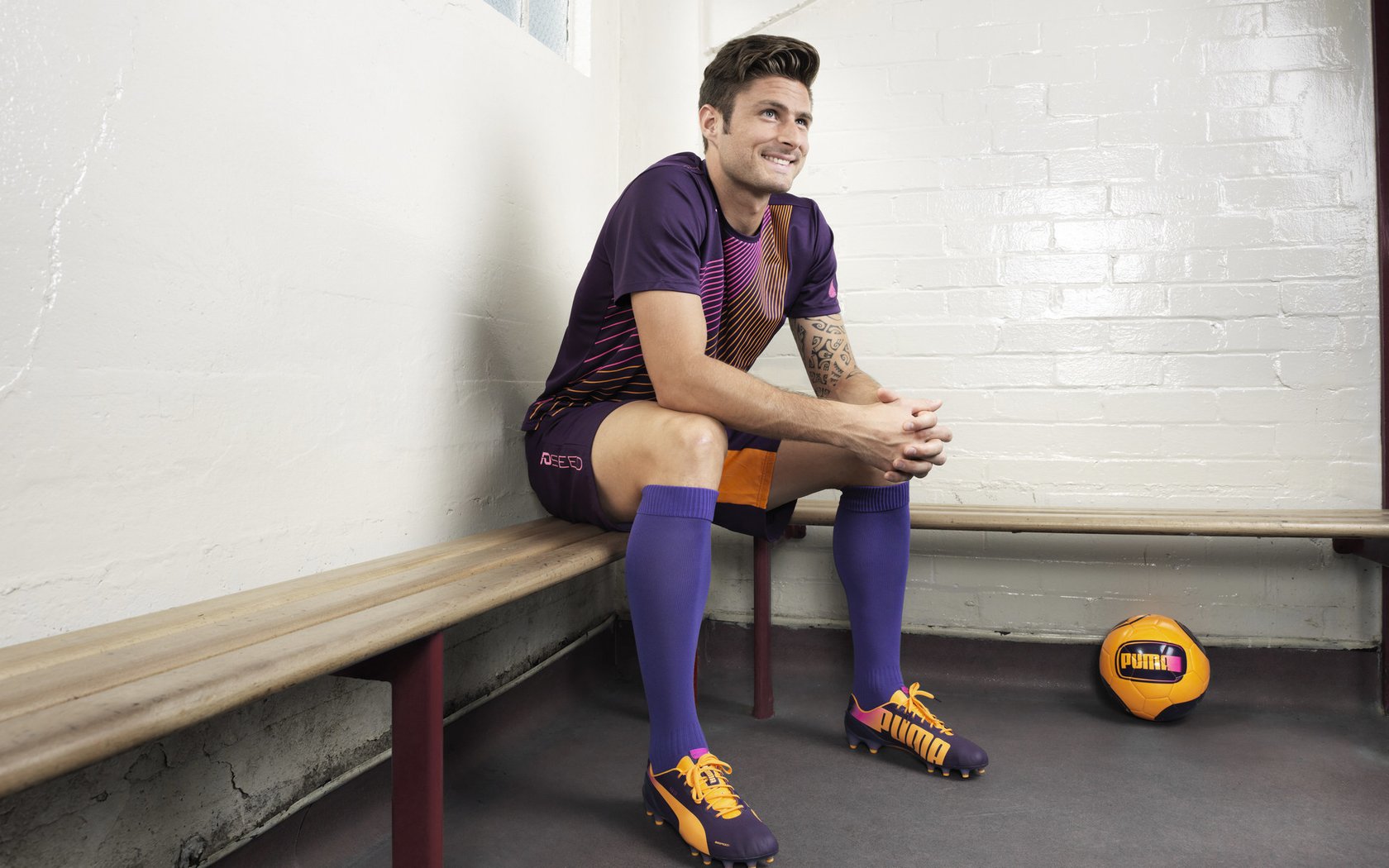 世俱杯时间-符号的嬗变，当体育英雄取代国家图腾，速度于虚空划出新神谱系